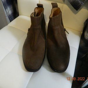 Ugg ankle boots size 9, Brown